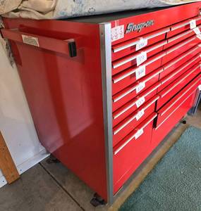 lot 579 image: Snap-on Tool Chest with 15 Drawers - Red