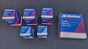 lot 597 image: Group of 6 ACDelco Air and Oil Filters