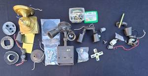 lot 619 image: Assortment of Lighting Fixtures and Electrical Components - Mixed Lot