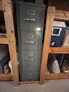 lot 210 image: HON 4-Drawer Vertical Filing Cabinet - Gray - 52 Tall