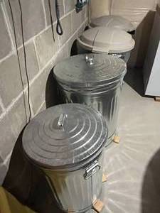 lot 211 image: Set of 3 Metal Trash Cans with Lids - Silver & Black
