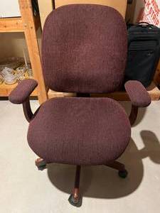 lot 212 image: Used Office Chair with Adjustable Height and Armrests - Burgundy Fabric