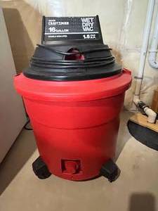 lot 214 image: Group of 4 WetDry Shop Vacuums with Assorted Accessories