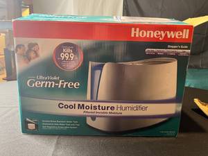 lot 252 image: Honeywell UltraViolet Germ-Free Cool Moisture Humidifier
