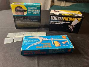 lot 255 image: Lot of 4 Tool Accessories - Head Strap Magnifier, Spray Gun, Brad Driver