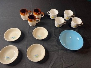 lot 282 image: Group of Vintage Ceramics - Assorted Plates and Mugs