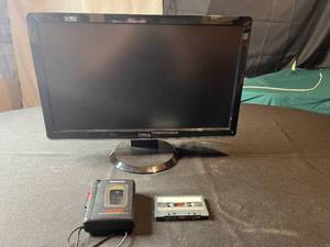 lot 289 image: Dell 20 Monitor with Panasonic Mini Cassette Recorder and TDK Cassette