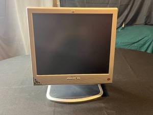 lot 290 image: HP 1730 17-inch Monitor - Adjustable Stand, Good Condition