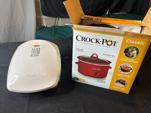 lot 302 image: Set of 2 Kitchen Appliances - Crock-Pot Slow Cooker and Lean Mean Fat Grilling Machine