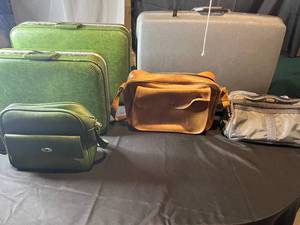 lot 320 image: Lot of 5 Vintage Travel Bags and Cases - Green Suitcases & Leather Bag