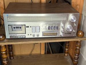 lot 354 image: MacDonald AMFM Stereo Receiver Cassette8 Track Recorder - Vintage