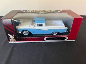 lot 392 image: 1957 Ford Ranchero Die-Cast Model - Deluxe Edition