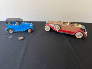 lot 396 image: Set of 2 Vintage Die-Cast Cars - Blue Model & BrownRed Convertible - parts off models and all parts unverified