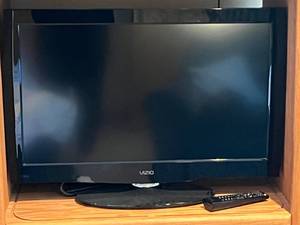 lot 201 image: Vizio M320NV 32-Inch LCD Television with Remote Control