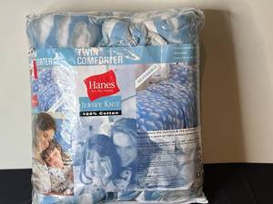 lot 245 image: Unopened Twin Comforter - Hanes Jersey Knit, 100% Cotton