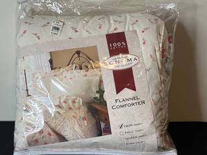 lot 246 image: Unopened Flannel Comforter Set - Floral Design, TwinFullQueen