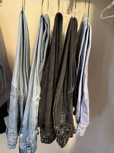 lot 257 image: Group of 5 Pairs of Denim Jeans - Assorted Colors and Styles
