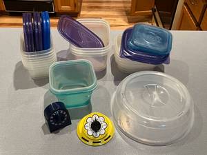 lot 435 image: Group of Food Storage Containers with Lids and Kitchen Timers & Microwave Cooking Cover