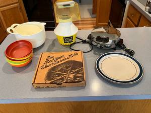 lot 451 image: Assortment of Kitchen Appliances and Cookware - Including Popcorn Pumper and Waffle Maker