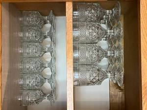lot 455 image: Set of 12 Crystal Wine Glasses - Vintage Pattern