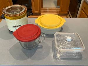 lot 463 image: Crock Pot, Food Storage Containers, Vacuum Seal Food Storage Container