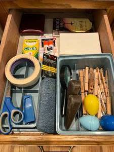 lot 520 image: Lof of Office Supplies Inc Markers, Scissors & Tape