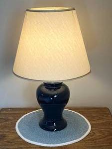lot 612 image: 23 Inch Table Lamp with Light Beige Shade - Elegant Design Along w Round Blue Placemat