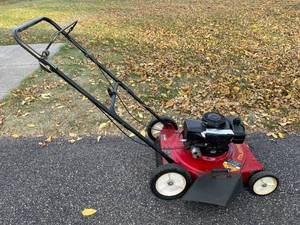 lot 2 image: Murray Model 20253X27A Push Lawn Mower - Classic Red