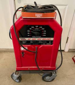 lot 3 image: Lincoln Electric AC-225 Arc Welder - Model 9422-0065