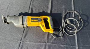 lot 16 image: Dewalt Reciprocating Saw - DW309 - Used