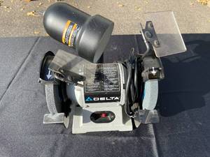lot 17 image: Delta 6 Bench Grinder Model 23-645 - Excellent Condition with Manual