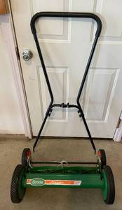 lot 32 image: Scotts Classic 20 Push Reel Lawn Mower