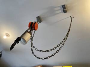 lot 33 image: Olympia Tools 2 Ton Chain Hoist - 10ft Lift - Model 14-120