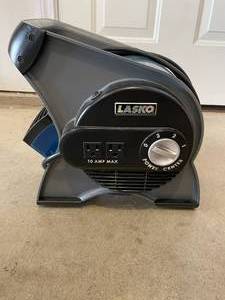 lot 36 image: Lasko U12100 Portable Electric Blower with Power Center