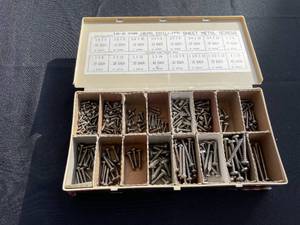 lot 48 image: Assorted Stainless Steel Pan Head Phillips Sheet Metal Screws