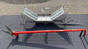 lot 150 image: Live Animal Trap & Wiss Backsaver Manual Garden Shears