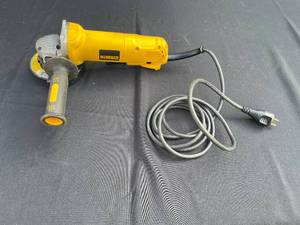 lot 174 image: Dewalt D28402 4.5-Inch Angle Grinder - Used