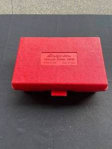 lot 188 image: Snap-On Cooling System Tester with Hard Case - Model EEST100