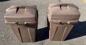 lot 562 image: Pair of Used Brown Trash Cans with Lids