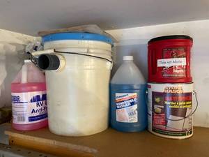 lot 626 image: Group of 5 Cleaning and Maintenance Chemicals and Supplies