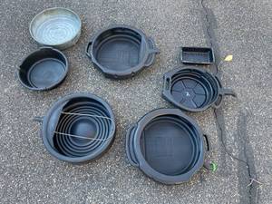lot 628 image: Assortment of 8 Cooking and Baking Pans - Various Sizes and Styles