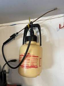 lot 634 image: 1 Gallon Sprayer - Model 71987 - Used Condition