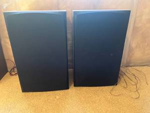 lot 409 image: Pair of Used Fisher ST-450A Studio Standard Speakers with Operating Instructions