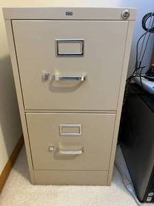 lot 496 image: 2-Drawer Hon Metal File Cabinet with Key - Tan