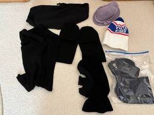 lot 513 image: Selection of Warm Winter Accessories - 2 Hats & Masks