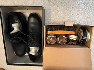 lot 514 image: Pair of Nunn Bush Black Dress Shoes with Shoe Care Kit