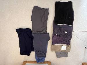 lot 542 image: Lot of 8 Pants and Shorts in Various Styles and Sizes