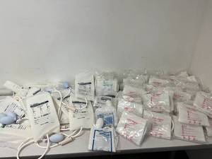 lot 52 image: Lot of Mixed Brand NEW Pressure Infuser Bags (MediChoice, Vyaire)