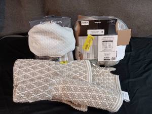 lot 9 image: 2 sets of Cream Curtains & Bath Rug