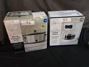lot 32 image: Opened Mainstays 6 Quart Slow Cooker & 12 Cup Programmable Coffee Maker